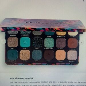 Makeup Revolution Chilled With Cannabis Sativa Eyeshadow Pallete